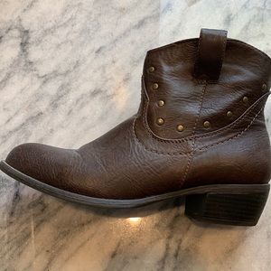 Brown studded boot